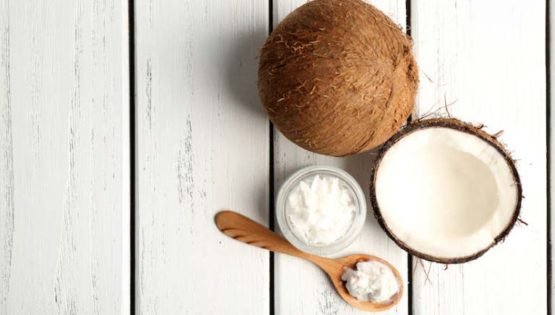coconut oil for oil pulling assessed by a dentist